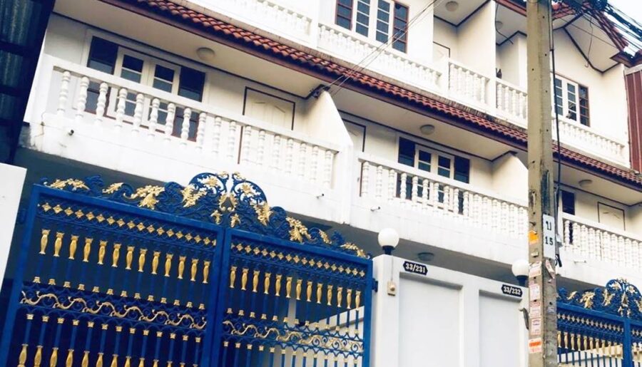 มาแล้วจ้า ปร่อยเช่า ทาวน์เฮาส์ 3ชั้น ท่าข้าม บางขุนเทียน พร้อมเข้าอยู่ ตรงข้ามเซ็นทรัลพระราม2 โทร 0897683529