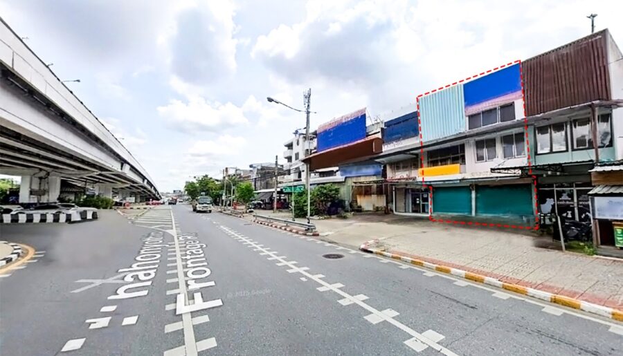 ขายอาคารพาณิชย์ ทำเลดีมาก ติดถนนพหลโยธิน พื้นที่ใช้สอยมากกว่า 350 ตร.ม. โทร 083-4996425