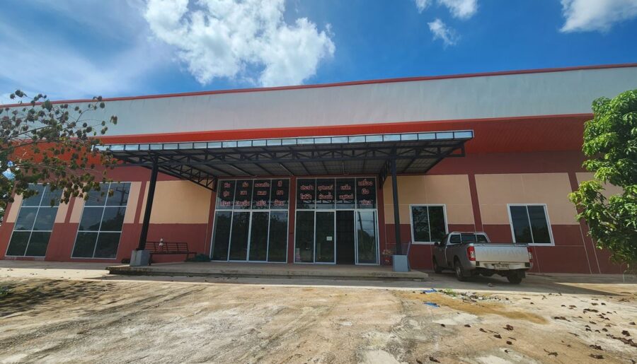 ปล่อยเช่าอาคาร 800ตรม สูง9เมตร ติดถนนใหญ่ พระธาตุบังพวน ทางไปหนองสองห้อง หนองคาย โทร 099-3902641